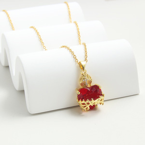 Collana da Donna con Ciondolo a Croce a Forma di Cuore Rosso in Zircone, Stile Europeo-Americano, Catena in Rame Placcato Oro - Product Image 3