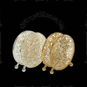 Support de serviettes en métal élégant et durable au design rose vintage PCI, avec rangement et porte-mouchoirs intégré - Product Image 2