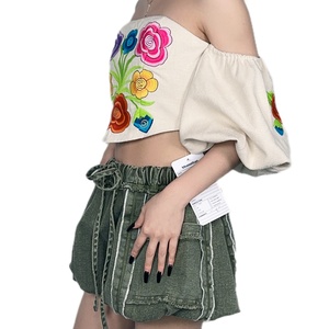 Top Corto Sexy con Bordado y Hombros Descubiertos de Moda para Mujer OEM - Product Image 3
