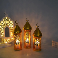 Décoration de table arabe orientale avec lanternes métalliques de style mosquée islamique et formes personnalisables pour une utilisation en intérieur