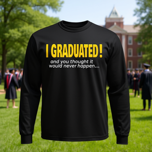 T-shirt à manches longues pour diplômés avec citation inspirante « Enfin diplômé(e) » pour les promotions - Product Image 3