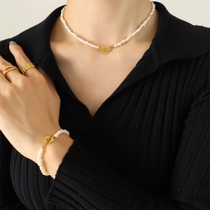 Collana di <span class=keywords><strong>perle</strong></span> d'acqua dolce barocca in acciaio inossidabile placcato oro all'ingrosso per ragazze - Product Image 1
