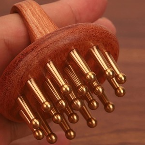 Alta qualità in ottone testa di massaggio pettine Kansa ottone Gua Sha pettine rame cuoio capelluto massaggiatore con manico in legno - Product Image 4