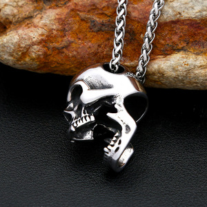 Collar con colgante de calavera yunnique de acero inoxidable para hombre, abridor de botellas, joyería de moda - Product Image 3