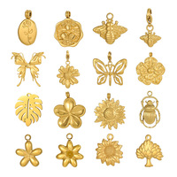 Muse naturelle dorée | Pendentif en acier inoxydable plaqué or PVD 18 carats Charm: Papillon Fleur Feuille Abeille Design pour la fabrication de bijoux DIY