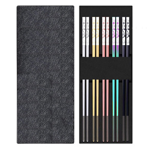 ตะเกียบสแตนเลส 304 ชุบไทเทเนียมสีสันสดใส ชุดสี่เหลี่ยม 12 ชิ้น ดีไซน์สร้างสรรค์สำหรับผู้ใหญ่ - Product Image 1