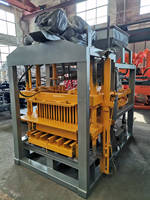 La machine à mouler les blocs de pavés QT4-25 - une machine à blocs de ciment automatique - est facile à utiliser et à prix compétitif.