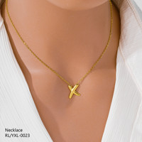 Collier en acier inoxydable plaqué or poli miroir avec pendentif crochet en C au design unique, best-seller transfrontalier pour femme