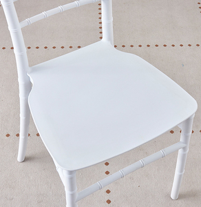 Silla Chiavari Blanca Dorada con Cojín para Bodas, Eventos, Banquetes, Hoteles, en Venta al Por Mayor - Product Image 4