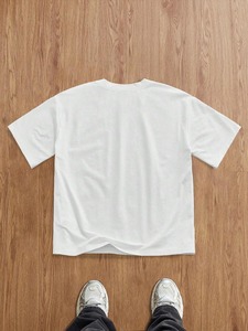 เสื้อยืดผู้ชายสีขาวลายดอกไม้ แขนสั้น คอกลม ทรงปกติ สวมใส่สบาย ผ้าเจอร์ซีย์คอตตอน ระบายอากาศได้ดี - Product Image 5