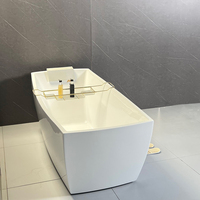 Baignoire autoportante Twowinco au design moderne et élégant, en acrylique blanc, pour une maison minimaliste
