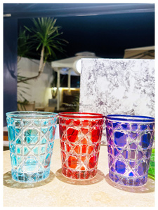 Vaso de agua de vidrio con patrón de ratán simple y lujoso, de alta gama, con diseño tallado a mano. - Product Image 4