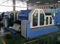 Machine à carder les fibres animales en cachemire pour la filature de fils.