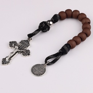 Perline acriliche rosario marrone da un anno con medaglia di san benedetto e crocifisso di grazia - Product Image 6