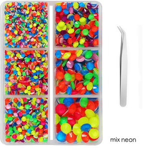 ชุดคริสตัลตกแต่งเล็บแบบผสม 1560 ชิ้น ขายส่ง คริสตัลไรน์สโตนแบบหลังแบน ชุดอุปกรณ์ตกแต่งเล็บแบบไม่ใช้ความร้อน สำหรับตกแต่งเสื้อผ้า - Product Image 1