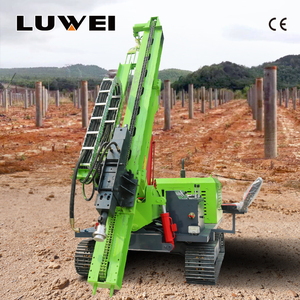 Macchina Economica per Fondamenta di Pannelli Solari con Martello Idraulico per la Posa di Pali in Acciaio sul Campo - Product Image 1