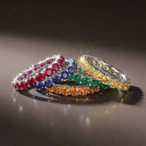 แหวนเพชรหลากสีสันหรูหราสำหรับผู้หญิง ดีไซน์เฉพาะตัว เงินแท้ 925 ขนาด 5 มม. สีแดง เขียว เหลือง แบบ 4 กรงเล็บ - Product Image 4