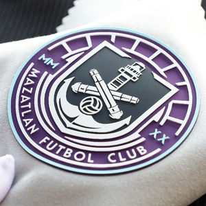 Étiquettes à repasser Impression numérique personnalisée Autocollants de transfert de chaleur <span class=keywords><strong>en</strong></span> caoutchouc de silicone avec <span class=keywords><strong>logo</strong></span> de marque <span class=keywords><strong>en</strong></span> relief multicolore 3D pour T-shirts - Product Image 5