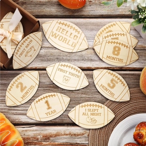 13 cartes photo mensuelles en bois sur le thème du football pour bébé, cartes de croissance mensuelle pour nouveau-né, pour le 1er anniversaire et les fêtes de naissance - Product Image 1