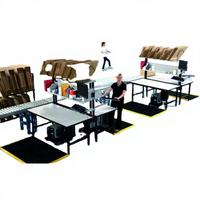 Station d'emballage, entrepôt de commerce électronique, table de travail avec ligne de rouleaux d'expédition