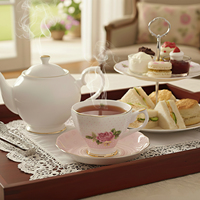 Juego de tazas y platillos de té rosa al por mayor, juego de té inglés de porcelana rosa con borde dorado.