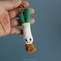 Breloque de sac à dos en crochet fait main, amigurumi mignon en forme d'oignon vert, breloque de sac à dos amusante en forme de légume, cadeau alimentaire, objets décoratifs