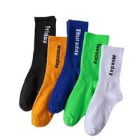 Chaussettes à la mode au design personnalisé Fabricant de chaussettes à logo personnalisé amusant dans une boîte Chaussettes confortables pour femmes et hommes