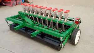 Semoir à légumes monté sur tracteur avec bande d'engrais intégrée, crée <span class=keywords><strong>des</strong></span> lits <span class=keywords><strong>de</strong></span> plantation parfaits et place les nutriments en une seule passe - Product Image 3