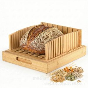 Trancheuse à pain en bois massif Akira avec séparateur en bambou pour la cuisson et le plateau à miettes de pain grillé - Product Image 1