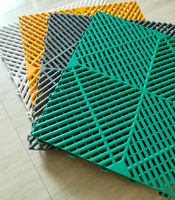 Dalles de sol de garage en PP emboîtables, robustes, en plastique, faciles à installer pour les ateliers et les garages commerciaux