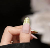 Faux ongles adhésifs doux en amande, style français à carreaux verts avec dégradé rose, pour les voyages et les rendez-vous