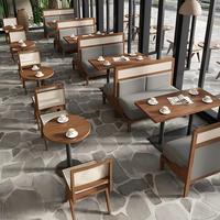Meubles de restaurant commerciaux, ensemble table basse et chaises, structure en bois massif, chaise en rotin et cuir PU, table de banquet à vendre