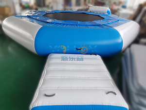 Tapis de trampoline <span class=keywords><strong>gonflable</strong></span> personnalisé avec logo et toboggan <span class=keywords><strong>aquatique</strong></span>, <span class=keywords><strong>plateforme</strong></span> de saut <span class=keywords><strong>aquatique</strong></span> extérieure pour divertissement <span class=keywords><strong>aquatique</strong></span> - Product Image 2