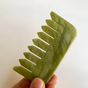Logotipo personalizado gua sha pente natural verde jade raspagem massagem cabelo pente para uso doméstico
