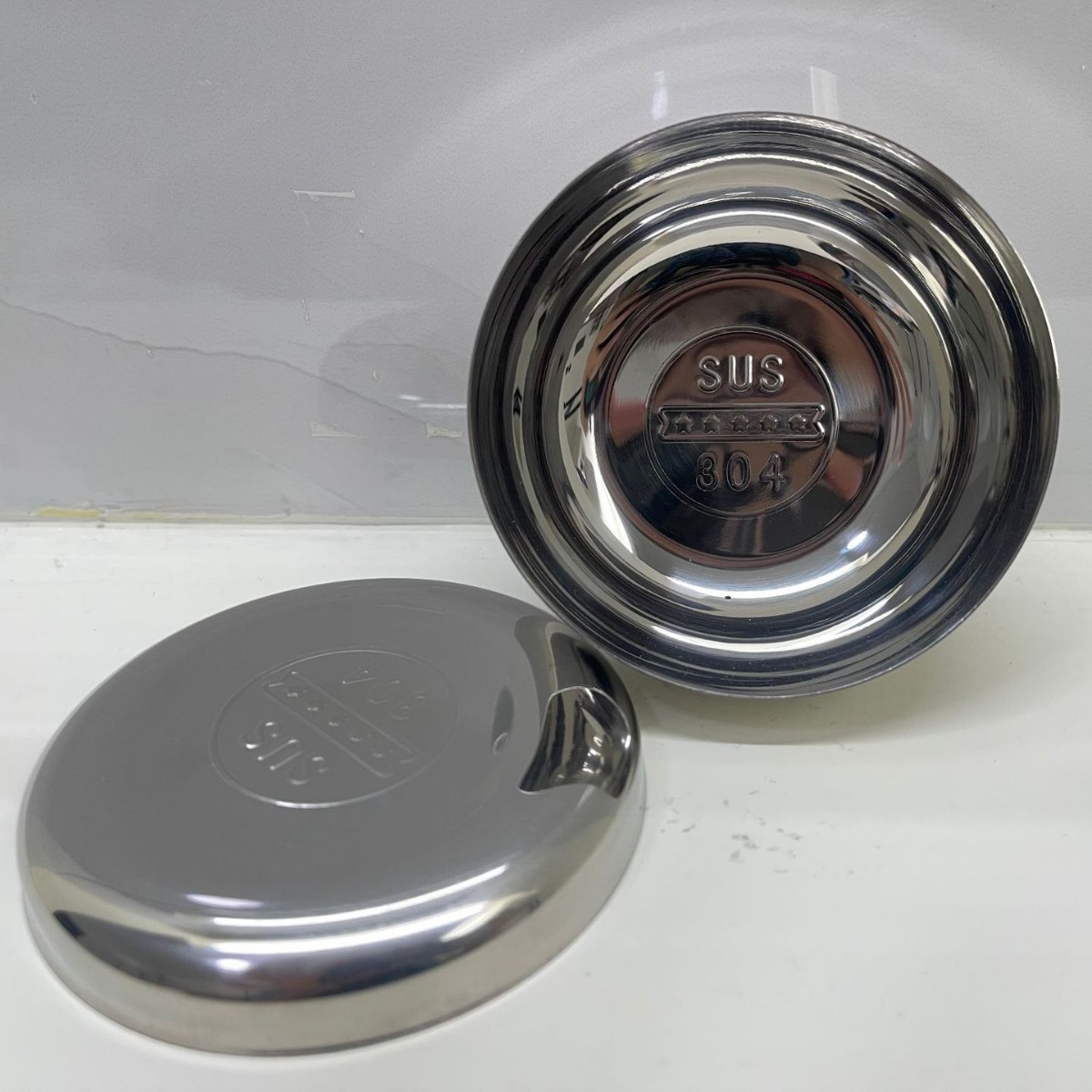 Round covered bowl, 8.5cm