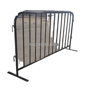 Barrera de Estacionamiento Resistente de 8.5 Pies, Barreras de Tráfico de Acero Negro, Barricadas para Control de Multitudes con Bases Planas - Product Image 1
