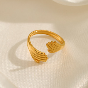 Bagues réglables pour femmes, bijoux de mode créatifs, ouvertes, amour de soi, étreignez-moi la main, bagues plaquées or 18 ct - Product Image 1