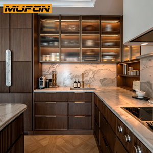 Gabinetes <span class=keywords><strong>de</strong></span> Cocina <span class=keywords><strong>de</strong></span> Lujo en Madera <span class=keywords><strong>de</strong></span> Nogal con Acabado Rizado, Puerta <span class=keywords><strong>de</strong></span> Vidrio <span class=keywords><strong>de</strong></span> Alta Gama con Cajón Delgado Estilo Shaker y Detalles Acanalados - Product Image 1