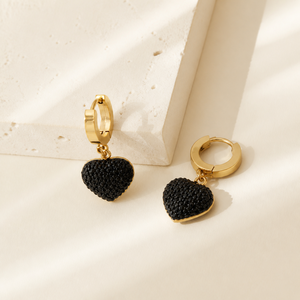 Boucles d'oreilles pendantes Huggie Cœur Noir en Acier Inoxydable Plaqué Or 14K sous Vide, Anneau Articulé 19 mm, Bijoux - Product Image 1
