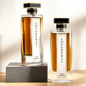 Nuevo Diseño de Lujo, Botella de Perfume Cuadrada de Vidrio de 100 ml, Transparente Mate con Grabado, Tapa de Zamac, Botella con Atomizador - Product Image 2