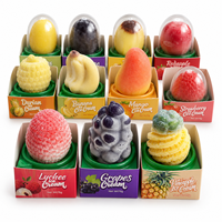 En gros, desserts glacés surgelés, glaces saveur mangue, fraise, raisin, glaces en forme de fruits, bâtonnets glacés aux fruits mélangés