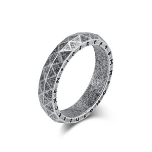 Anillo de Acero Inoxidable con Letra Vikinga y Facetas de Diamante, Estilo Nórdico Retro, Joyería Minimalista para Hombre, Regalo Personalizado - Product Image 5
