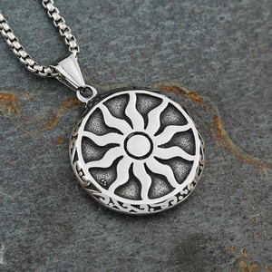 Collar con colgante de sol yunnique, acero inoxidable, diseño geométrico para hombre, joyería de moda, cadena de 60cm - Product Image 2