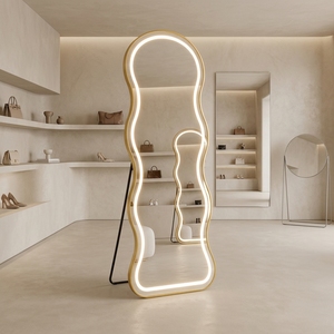 <span class=keywords><strong>Espejo</strong></span> de cuerpo entero ondulado con marco dorado y luz LED orgánica, de pie con soporte en forma de A para dormitorio, boutique, tienda, sala de exposiciones, venta al por mayor - Product Image 1