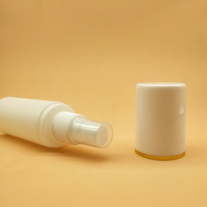 Flacon cosmétique en plastique PE blanc avec bouchon large et bord doré, vaporisateur à fine brume, 30ml, 50ml, 60ml, 100ml, 120ml, 200ml - Product Image 2