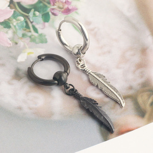 Nouvelles boucles d'oreilles créoles pendantes pour hommes en acier inoxydable, style punk, avec chaîne, croix, étoile, plume, araignée et longue pampille, 1 pièce - Product Image 2