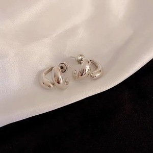 <span class=keywords><strong>Boucles</strong></span> <span class=keywords><strong>d</strong></span>'<span class=keywords><strong>oreilles</strong></span> clous sophistiquées en fer électroplaqué style français minimaliste, en forme de C, argentées, à la mode - Product Image 3
