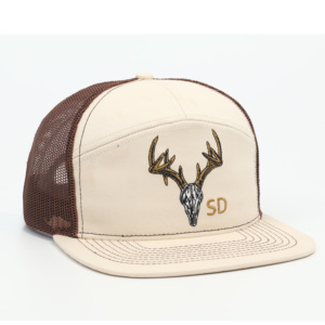 Modehoed 7-panel flat brim snapback trucker pet met aangepast geborduurd logo - Product Image 1