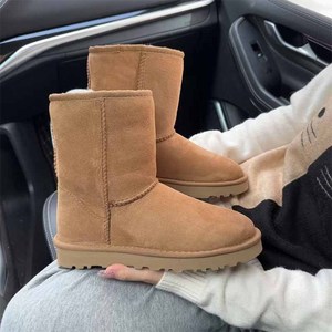 Vente en <span class=keywords><strong>gros</strong></span> 2025 Hiver <span class=keywords><strong>Bottes</strong></span> de neige doublées de fourrure pour femmes Design classique <span class=keywords><strong>Bottes</strong></span> <span class=keywords><strong>hautes</strong></span> isolées épaisses et chaudes en laine et coton - Product Image 3