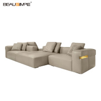 Canapé modulaire de luxe italien Bold Sofa en tissu en forme de L avec pieds en métal et rembourrage en éponge pour salon